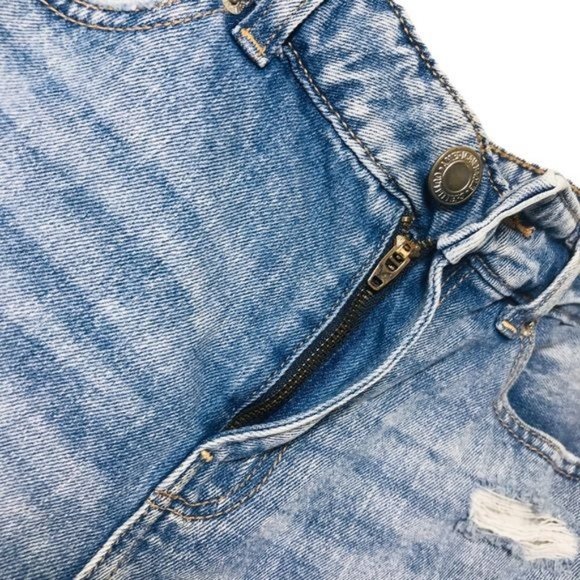 AMERICAN EAGLE Mid Rise Tomgirl Shorty Denim Distressed Shorts Size 2 - Picture 5 of 8